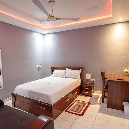 Bella Ella Hotel & Event Center Kasoa Exteriér fotografie