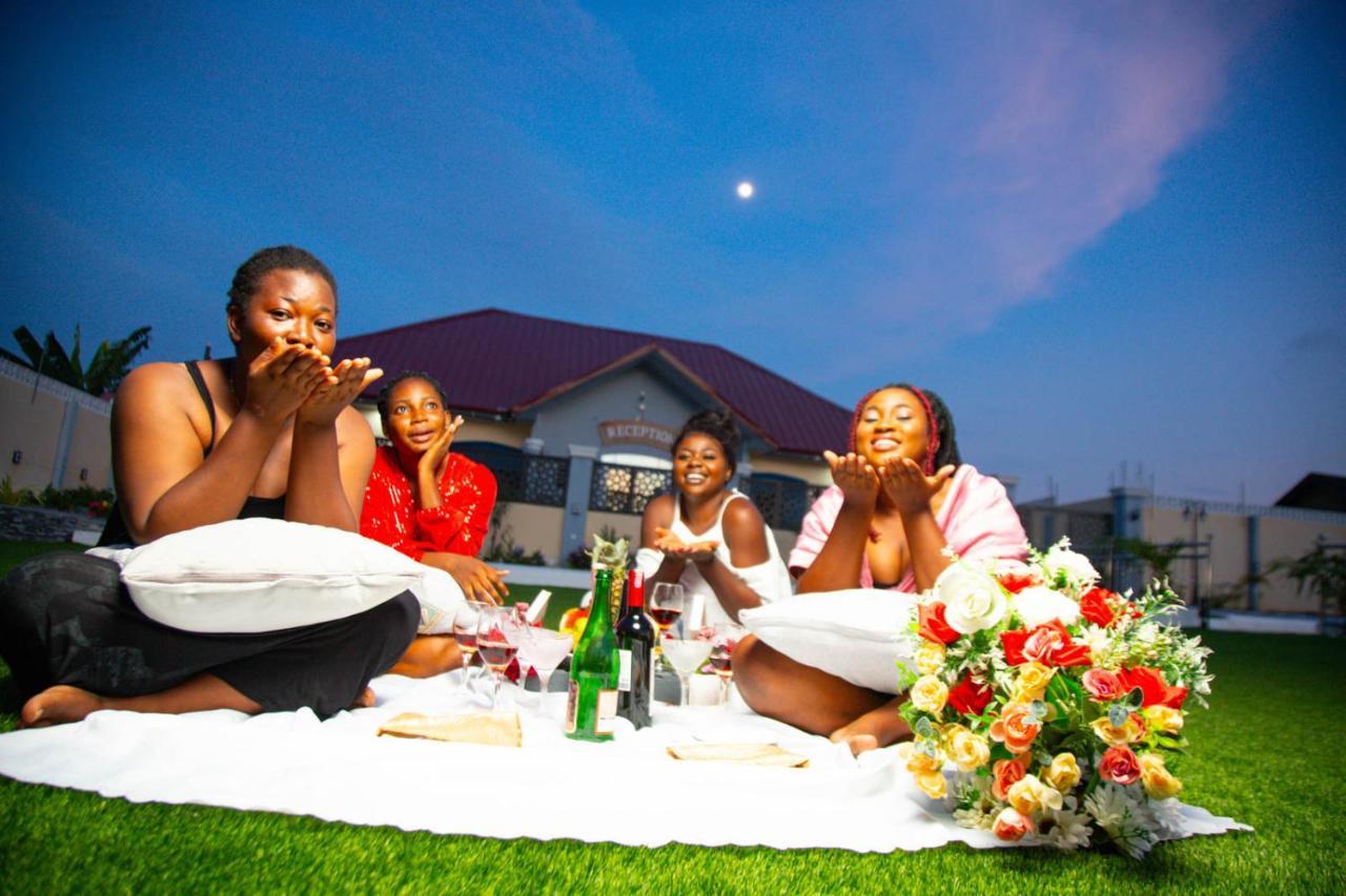 Bella Ella Hotel & Event Center Kasoa Exteriér fotografie
